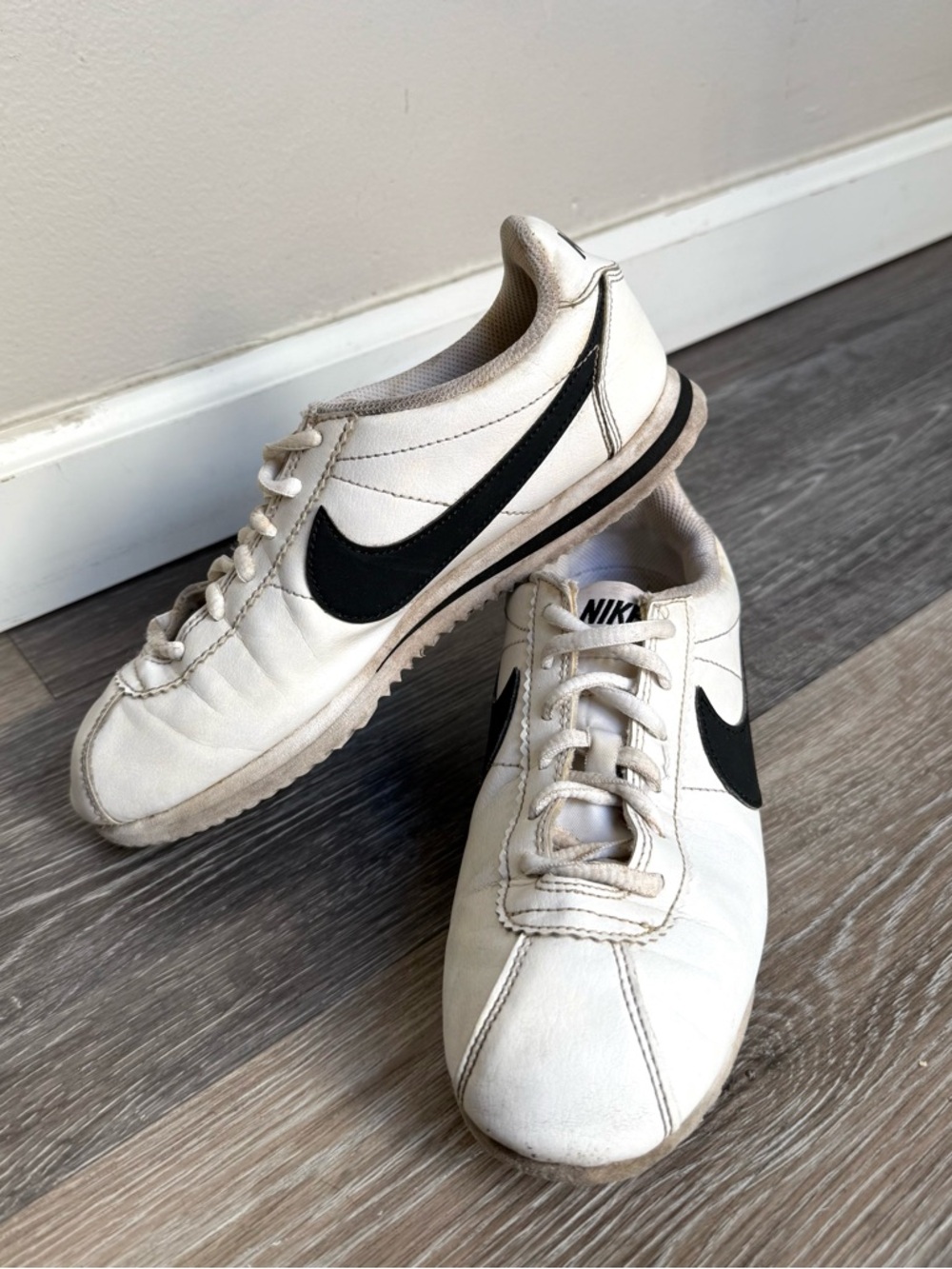 Nike CORTEZ White and Black Classic Sneakers KIDS size 4.5